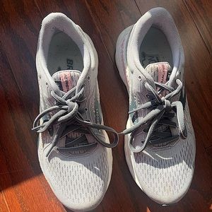 brooks running shoes